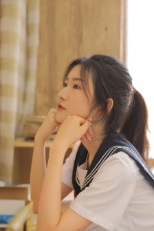蕾丝美女
